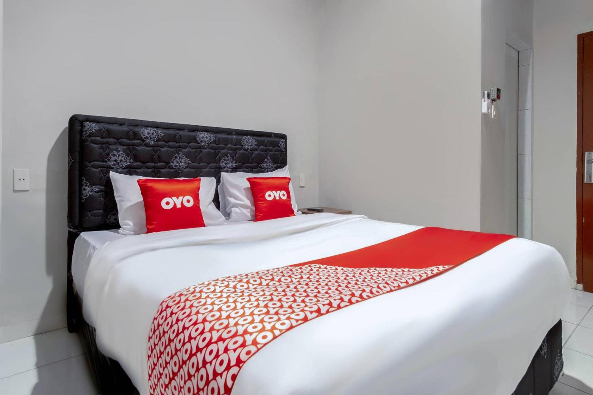 Super Oyo 2345 Homestay Jaya Medan Exteriör bild