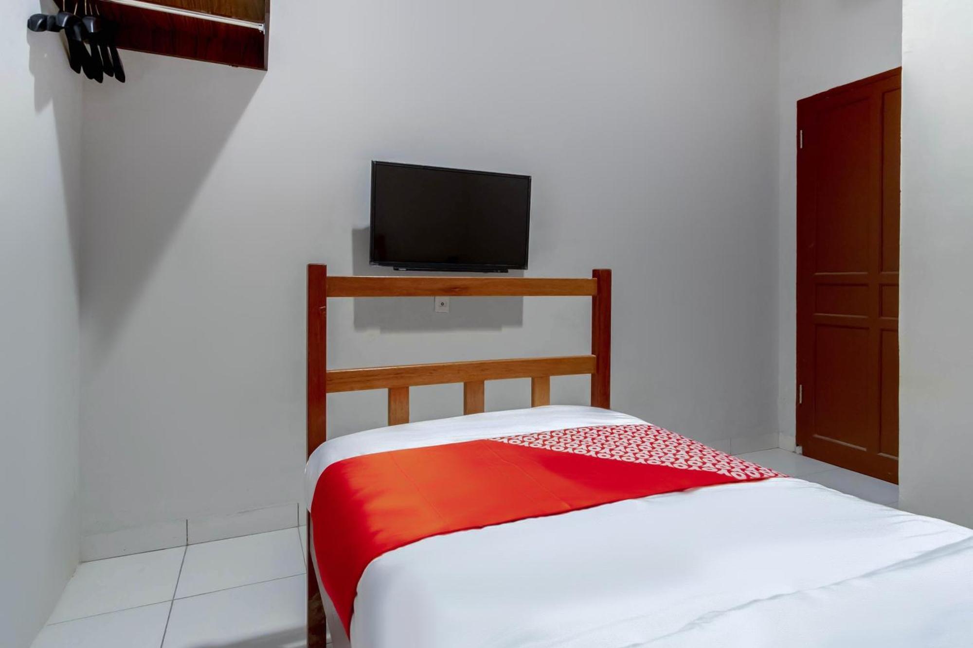 Super Oyo 2345 Homestay Jaya Medan Exteriör bild