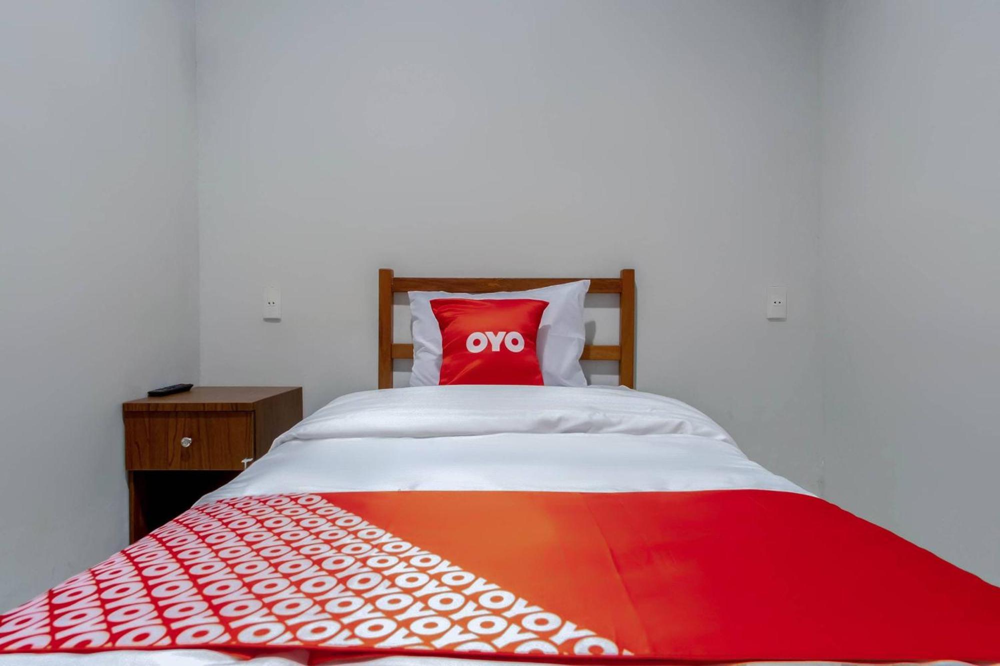 Super Oyo 2345 Homestay Jaya Medan Exteriör bild