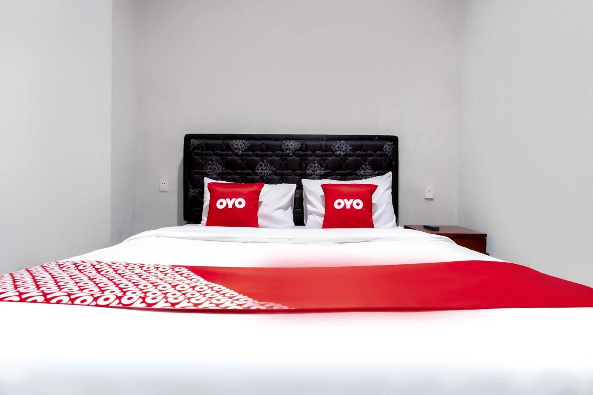 Super Oyo 2345 Homestay Jaya Medan Exteriör bild