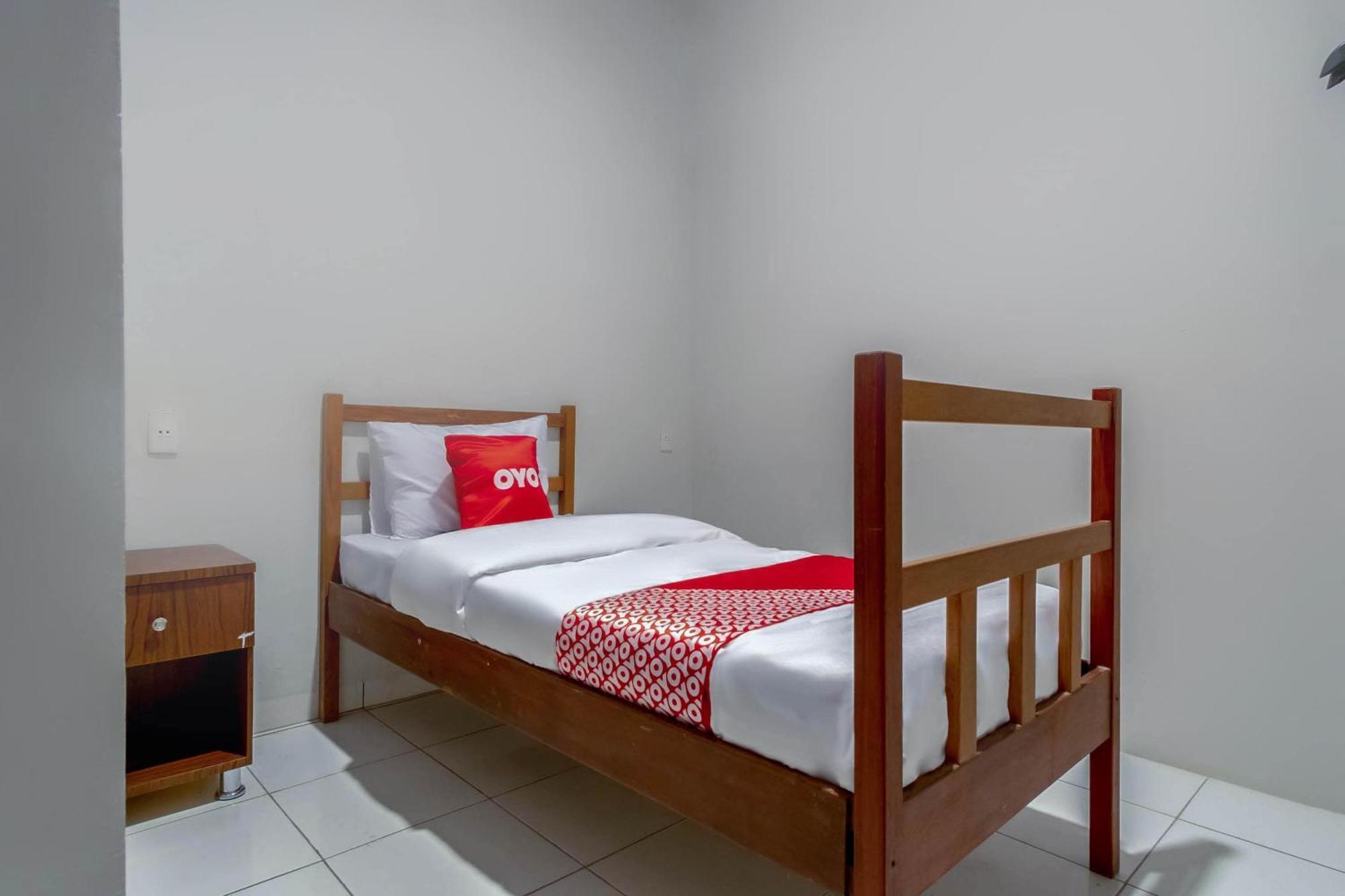 Super Oyo 2345 Homestay Jaya Medan Exteriör bild
