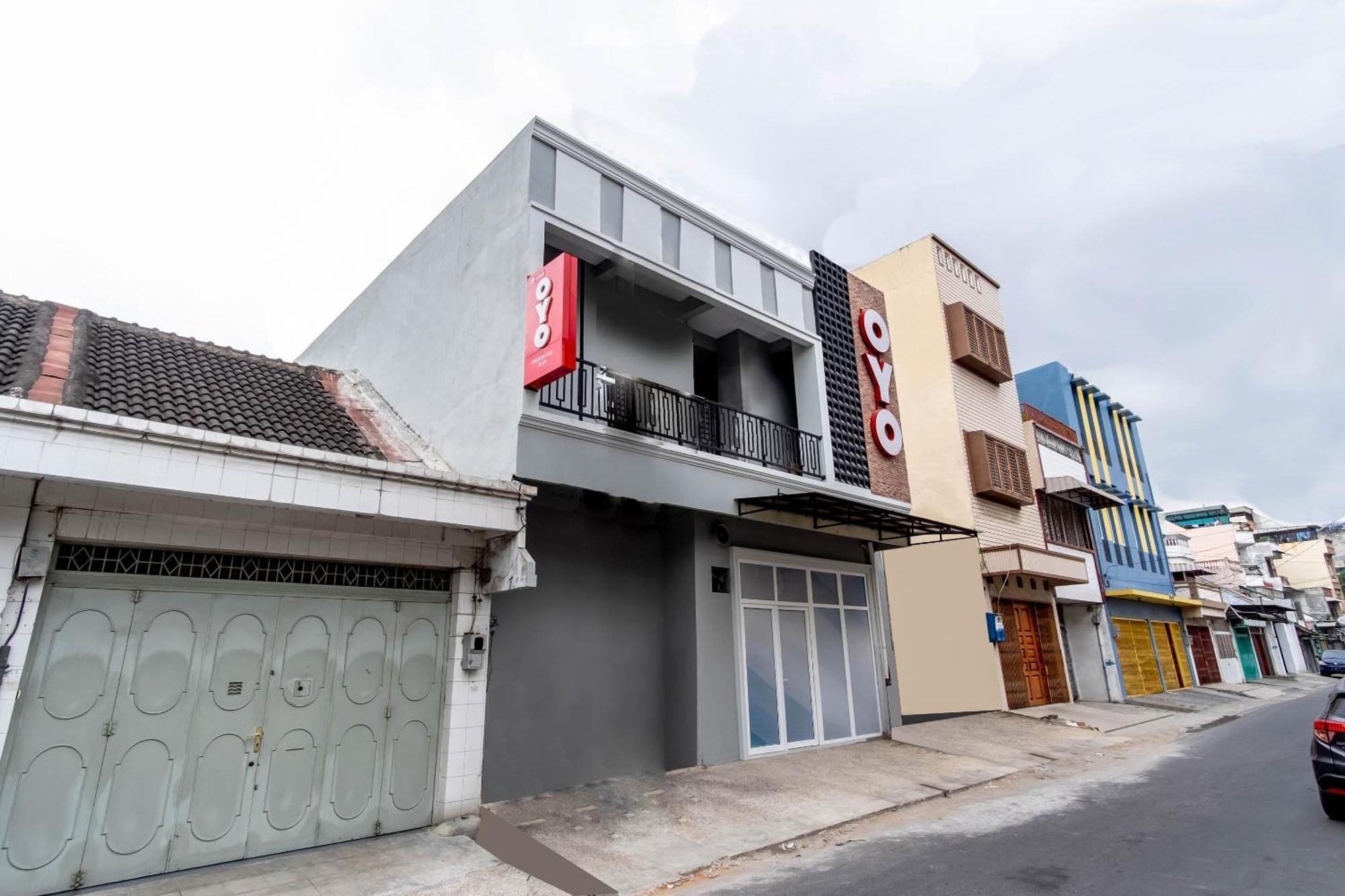 Super Oyo 2345 Homestay Jaya Medan Exteriör bild