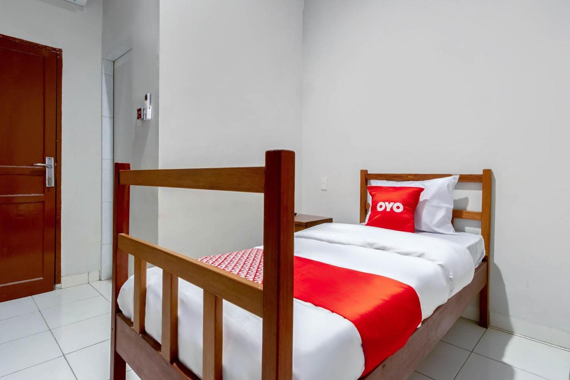 Super Oyo 2345 Homestay Jaya Medan Exteriör bild