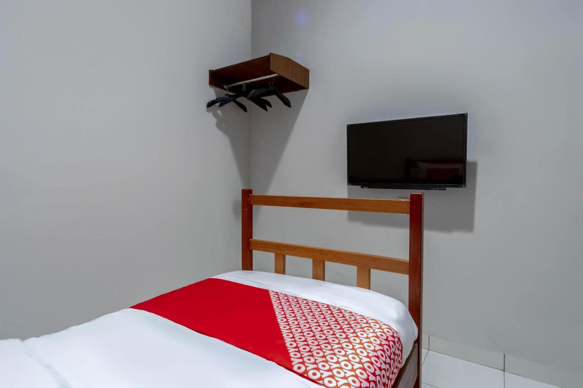 Super Oyo 2345 Homestay Jaya Medan Exteriör bild